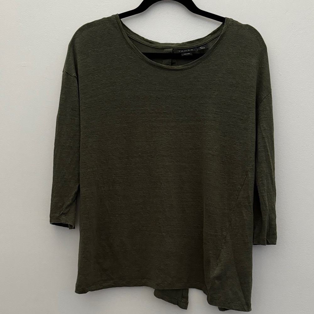 Women’s Tahari 3/4 Length Sleeve 100% Linen Top with Shell Button Back